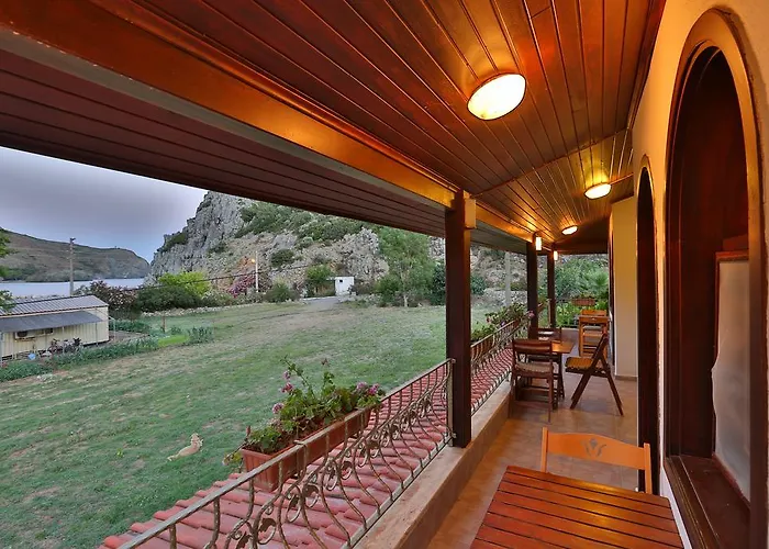 Turkeli فندق مبيت وإفطار داتْشا